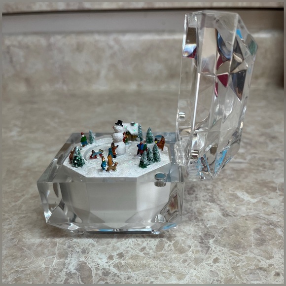 Thomas Kinkade 2009 Limited Edition Winter Wonderland Small Music Box - Picture 4 of 13